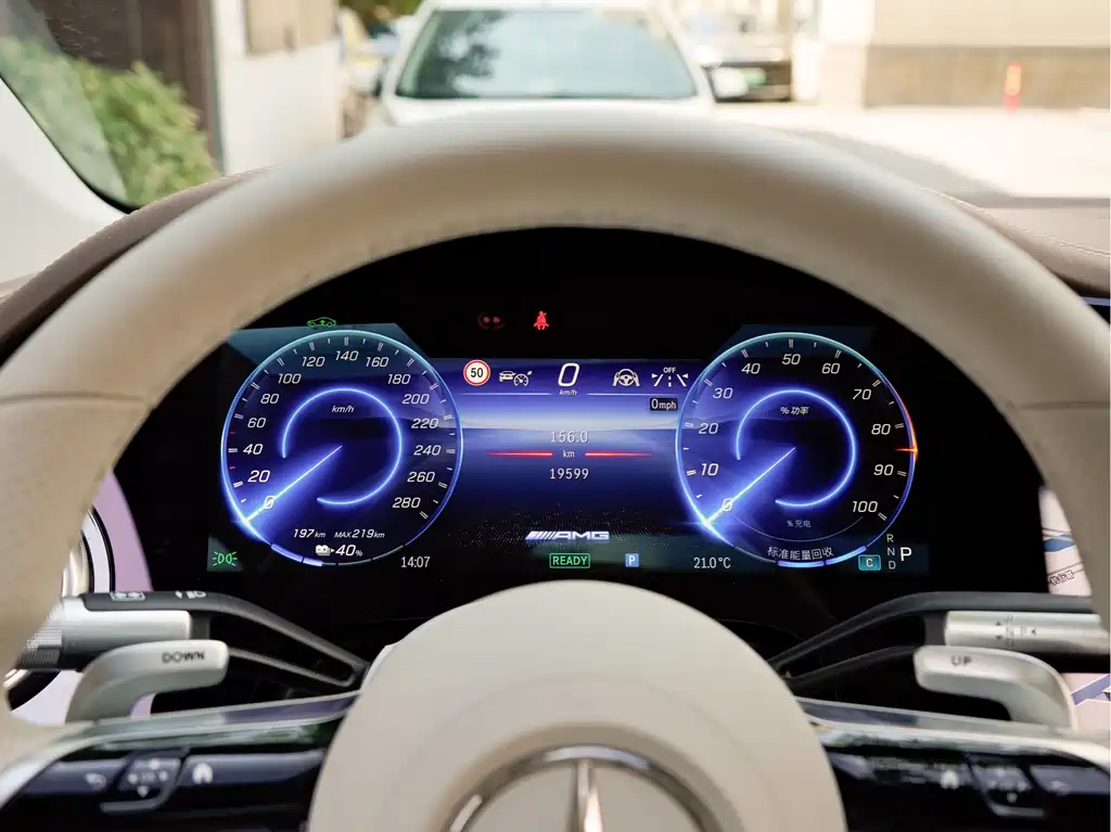 Mercedes-Benz EQS AMG 2025 — фото 9