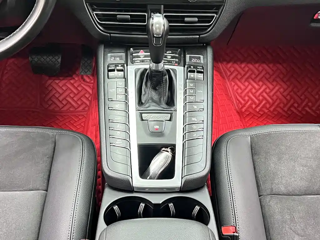 Porsche Macan 2020 — фото 24