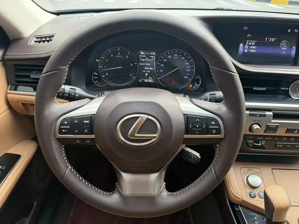 Lexus ES 2017 — фото 15