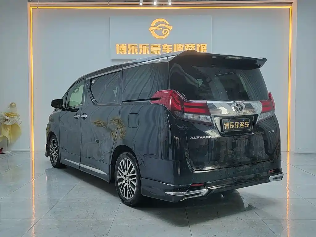 Toyota Alphard 2018 — фото 20