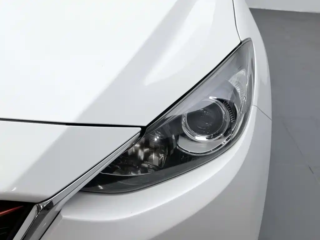 Mazda 3 Axela 2015