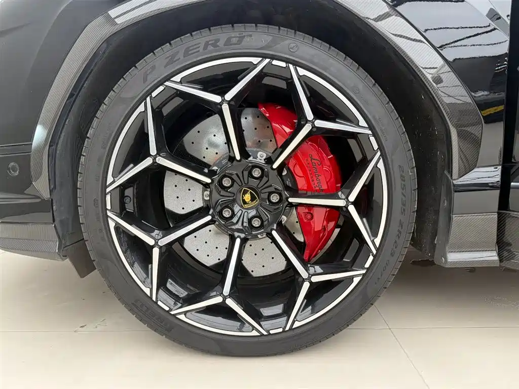 Lamborghini Urus 2023 — фото 14