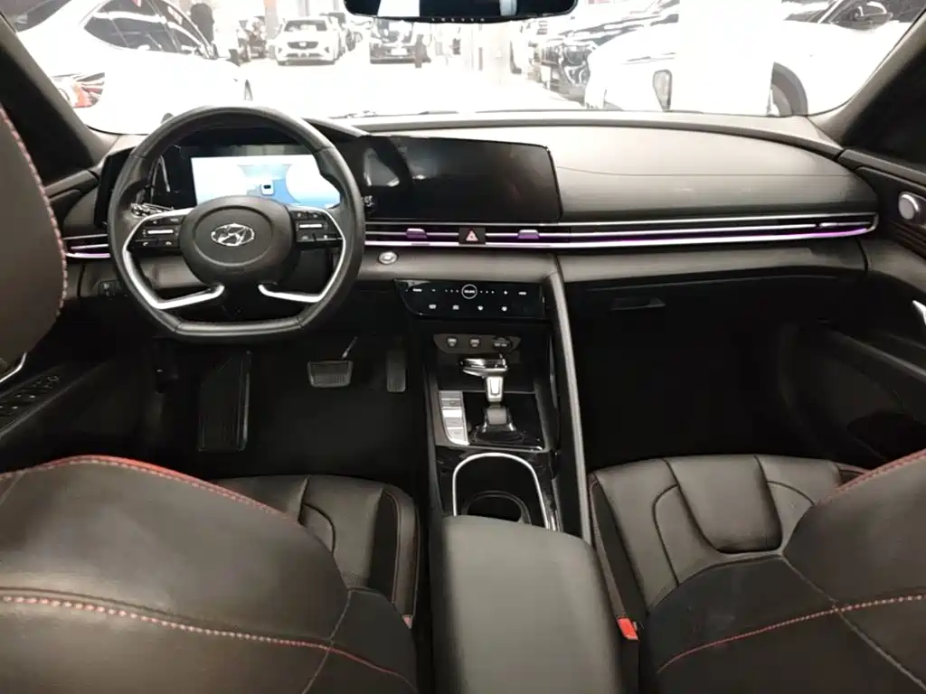 Hyundai Elantra 2023 — фото 10