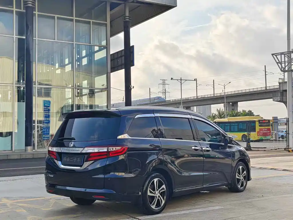 Honda Odyssey 2017 — фото 9