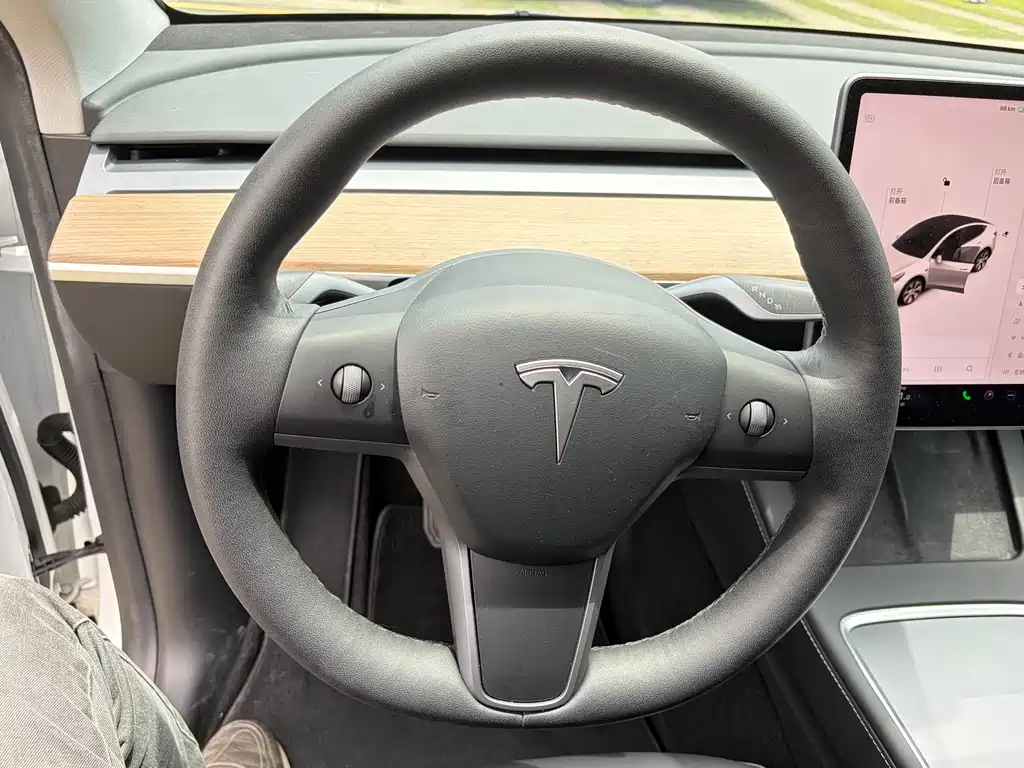 Tesla Model Y 2022 — фото 9