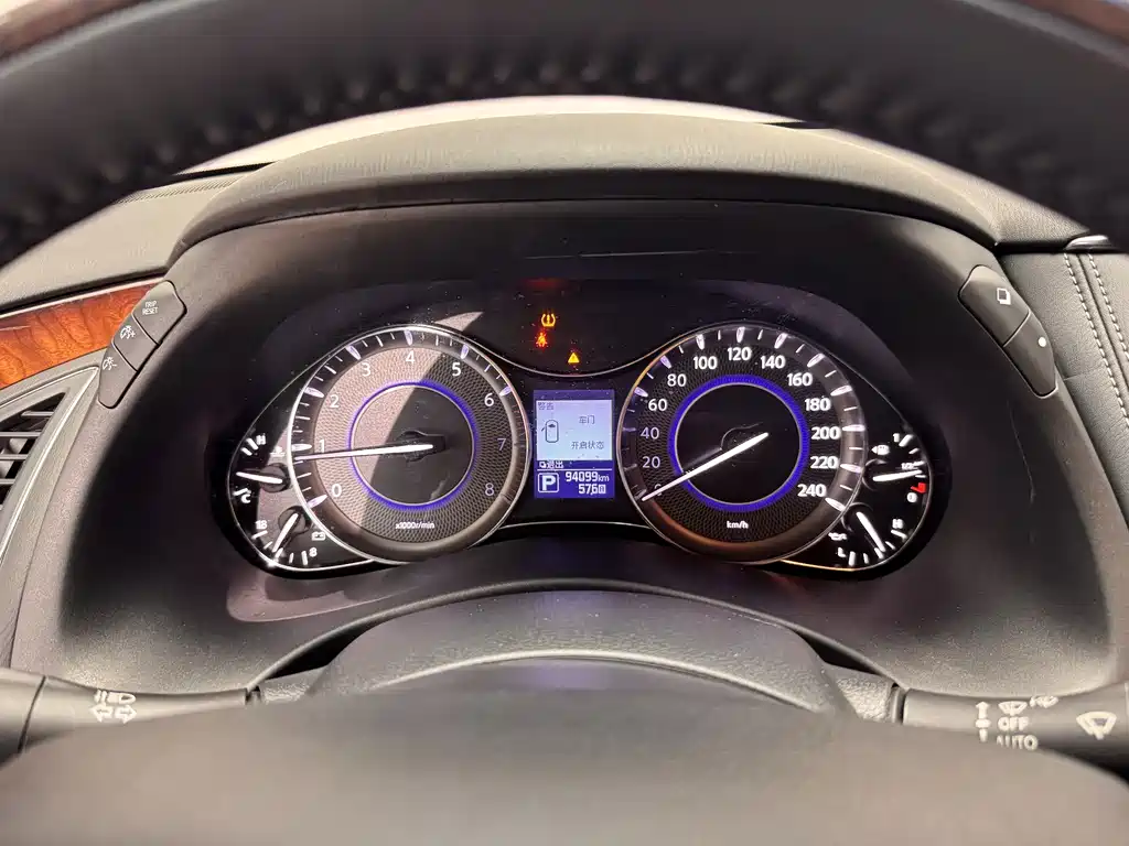 Infiniti QX80 2018 — фото 12