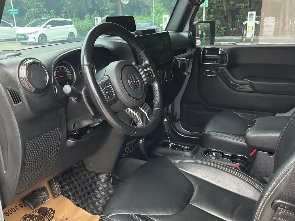 Jeep Wrangler 2018 — фото 11
