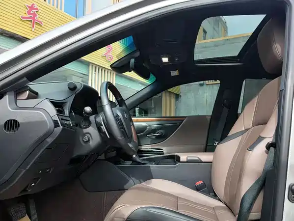 Lexus ES 2024