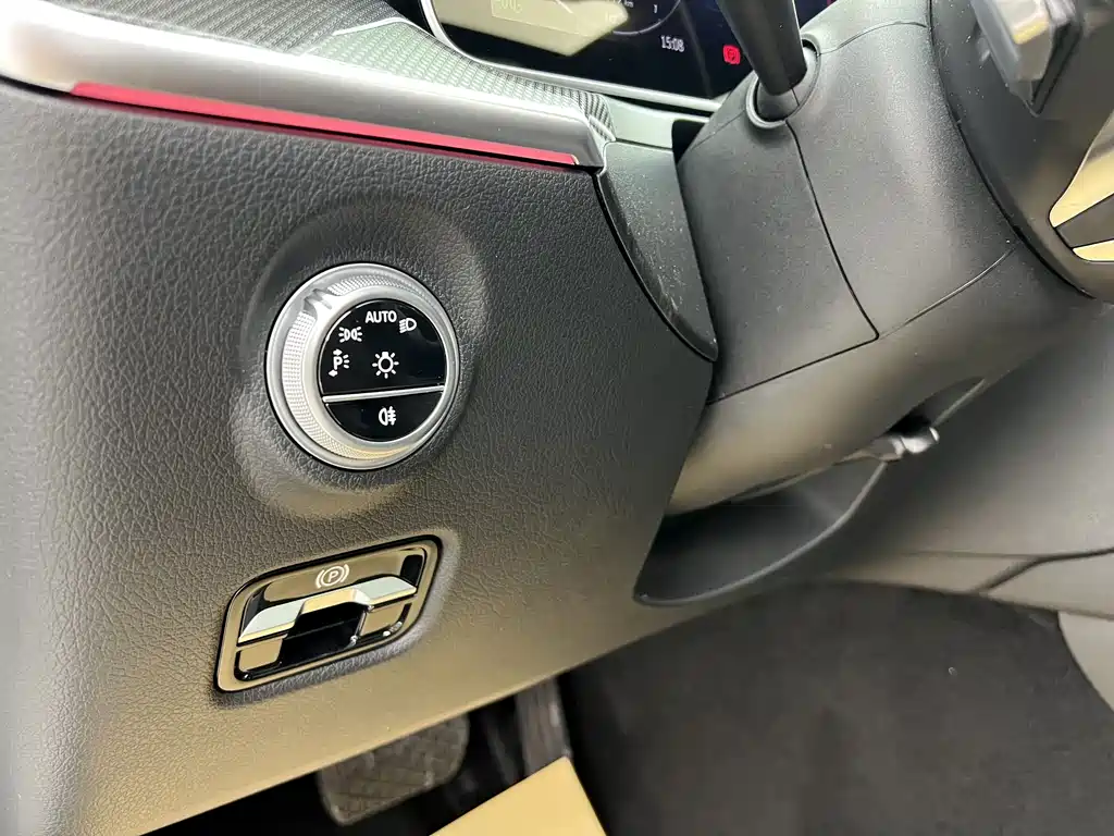 Mercedes-Benz C-Class 2025