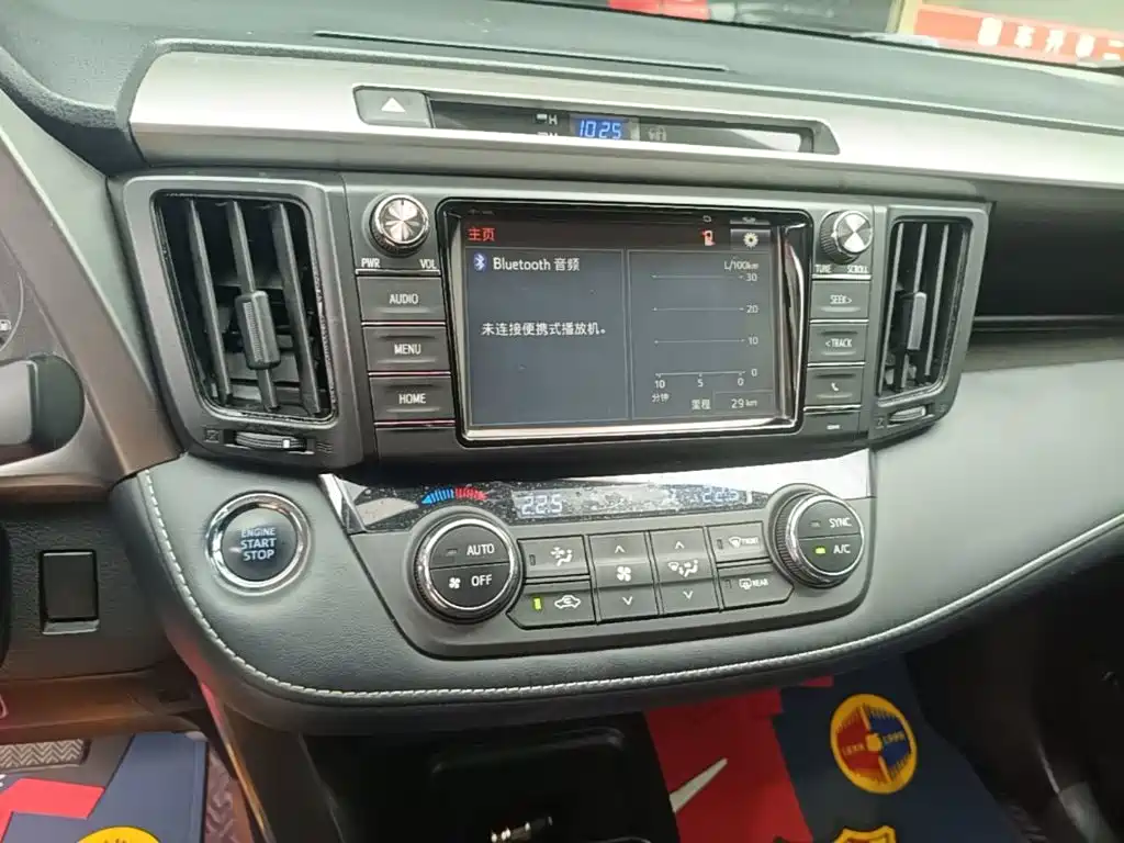 Toyota RAV4 2018 — фото 13