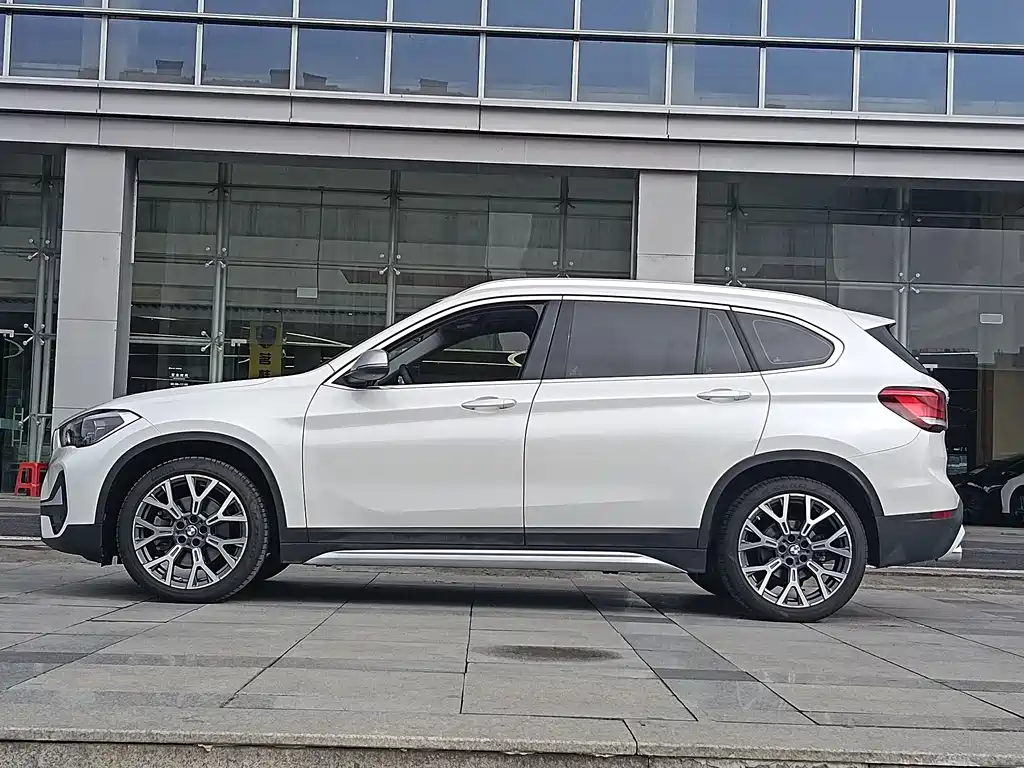 BMW X1 2021 — фото 5