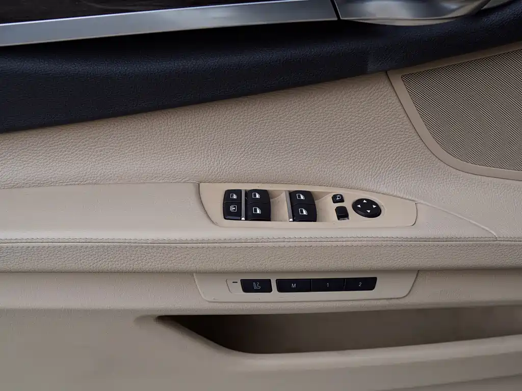 BMW 7 Series 2009 — фото 20