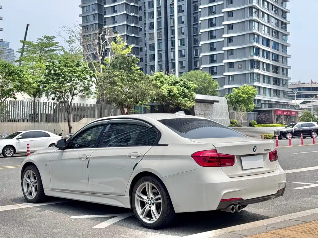 BMW 3 Series 2018 — фото 11