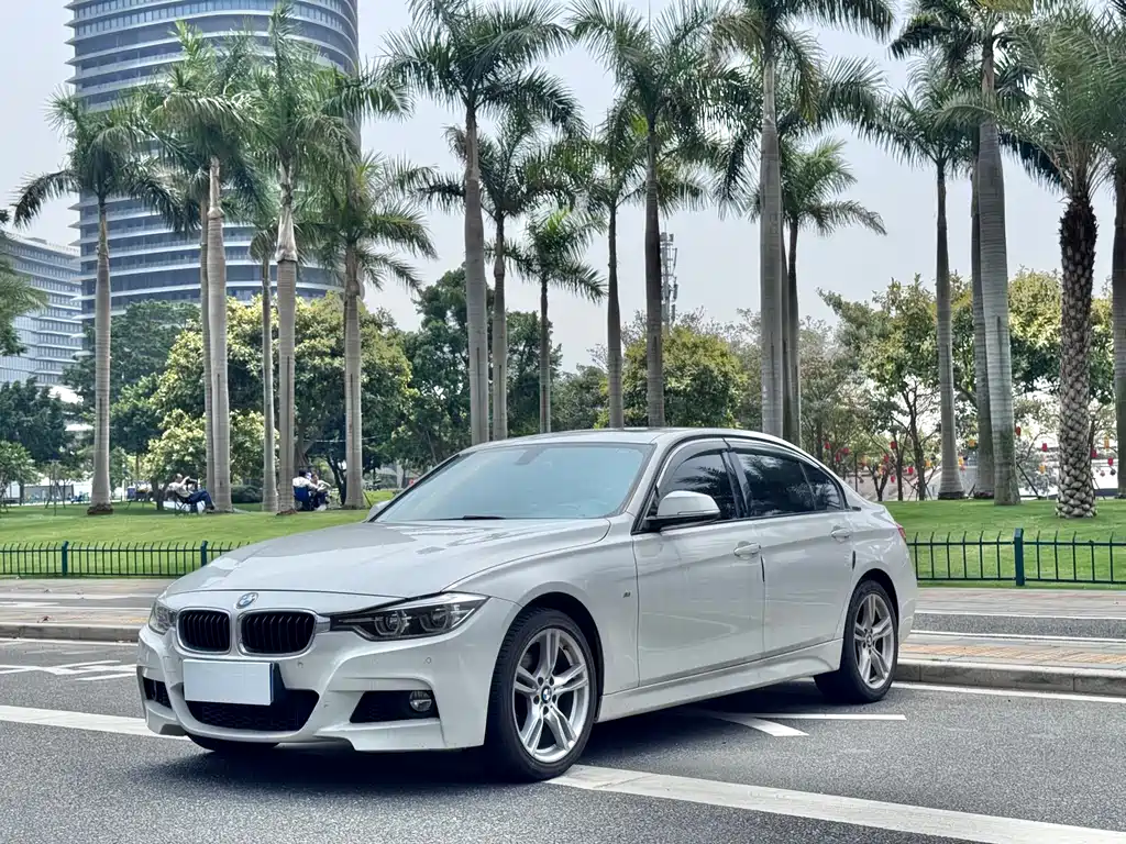 BMW 3 Series 2018 — фото 1