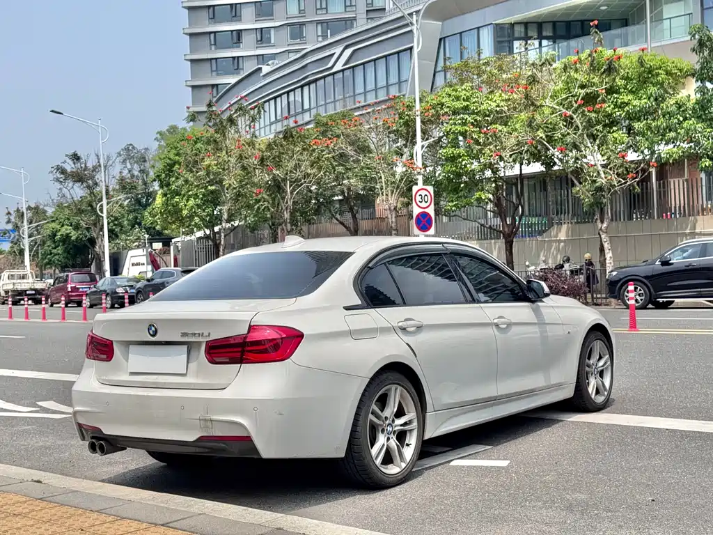 BMW 3 Series 2018 — фото 9