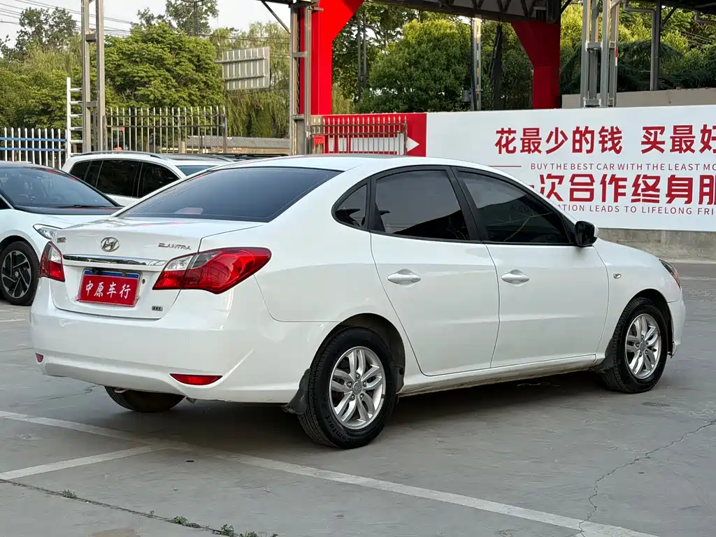 Hyundai Elantra 2014 — фото 17