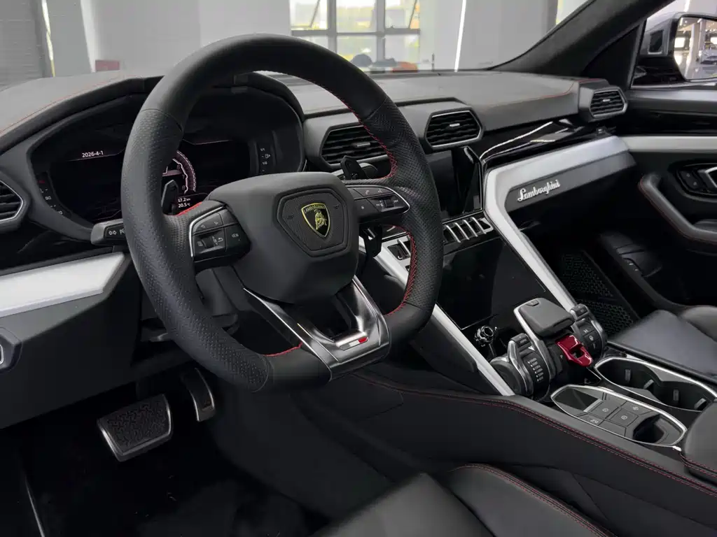 Lamborghini Urus 2020 — фото 15
