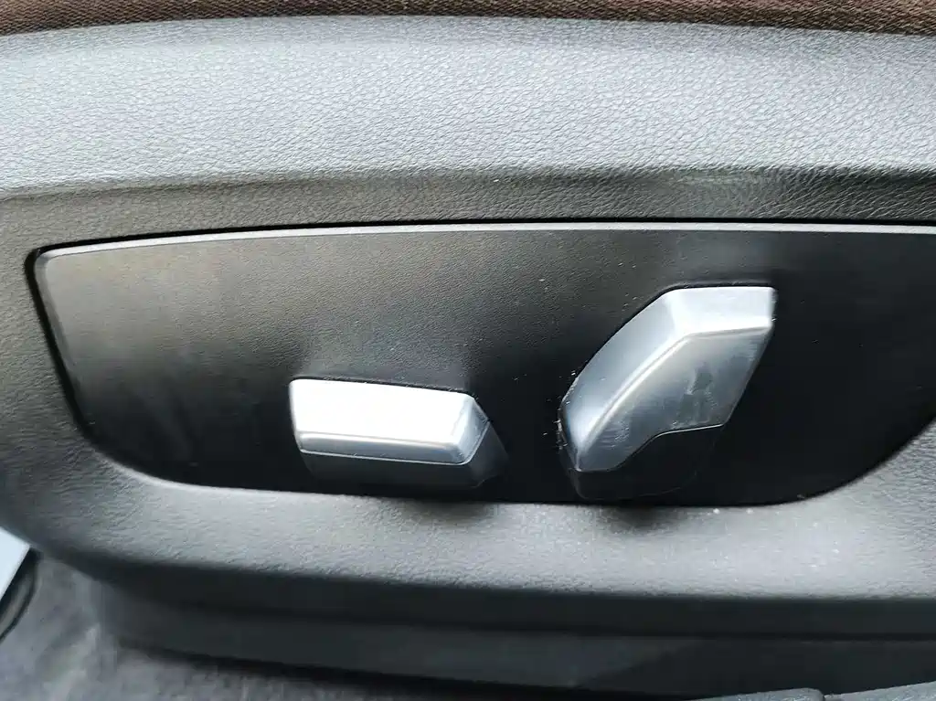 BMW 5 Series 2020 — фото 23
