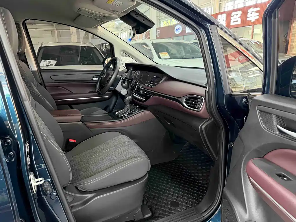 GAC Trumpchi M6 2022 — фото 17