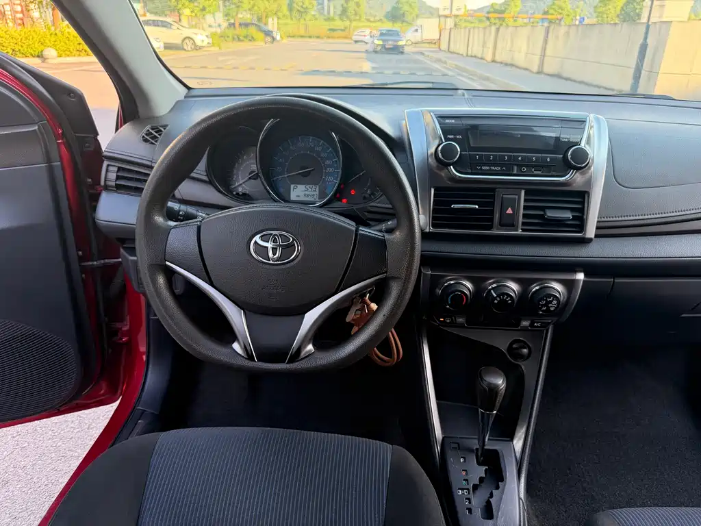 Toyota Yaris L 2016 — фото 15
