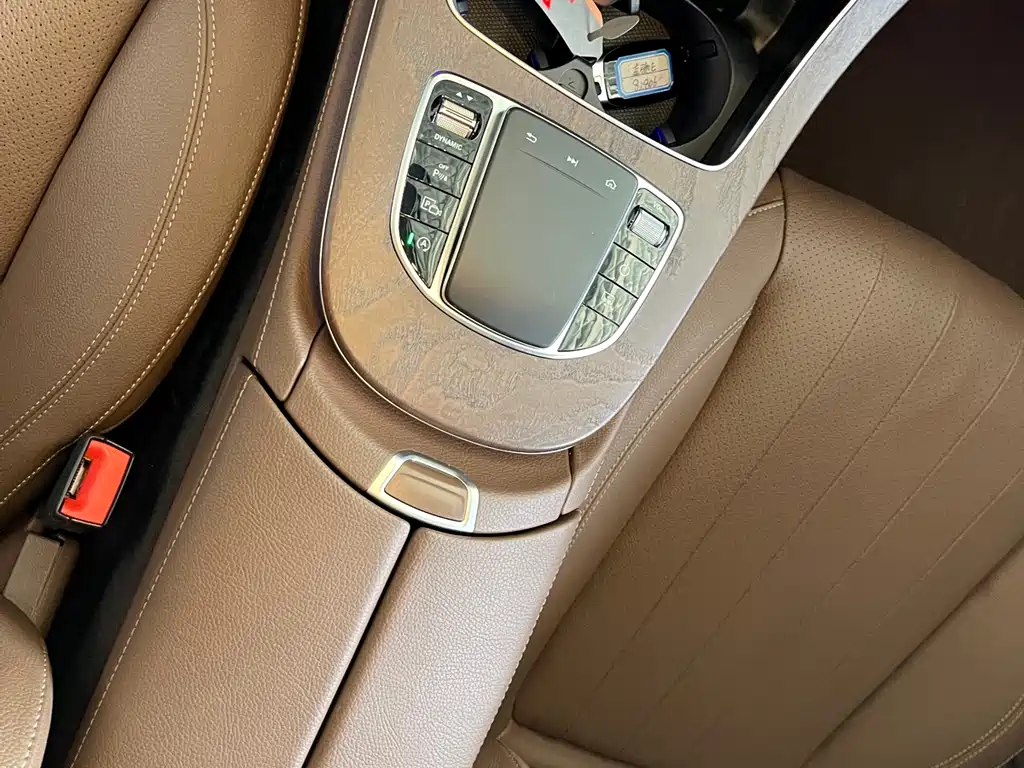 Mercedes-Benz E-Class 2020 — фото 11