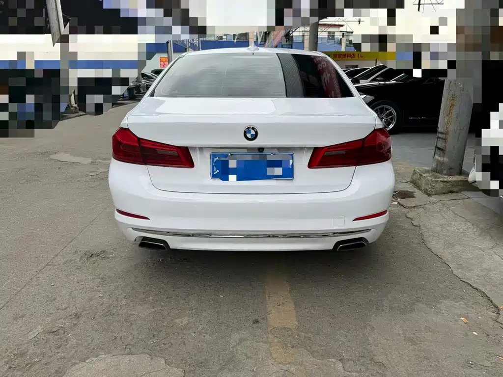 BMW 5 Series 2018 — фото 15
