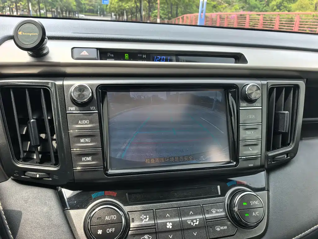 Toyota RAV4 2015 — фото 22