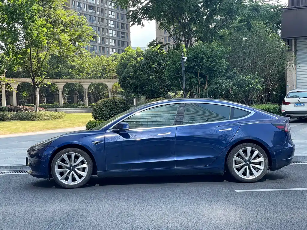 Tesla Model 3 2020 — фото 14