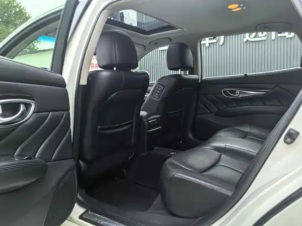Infiniti M Series 2012