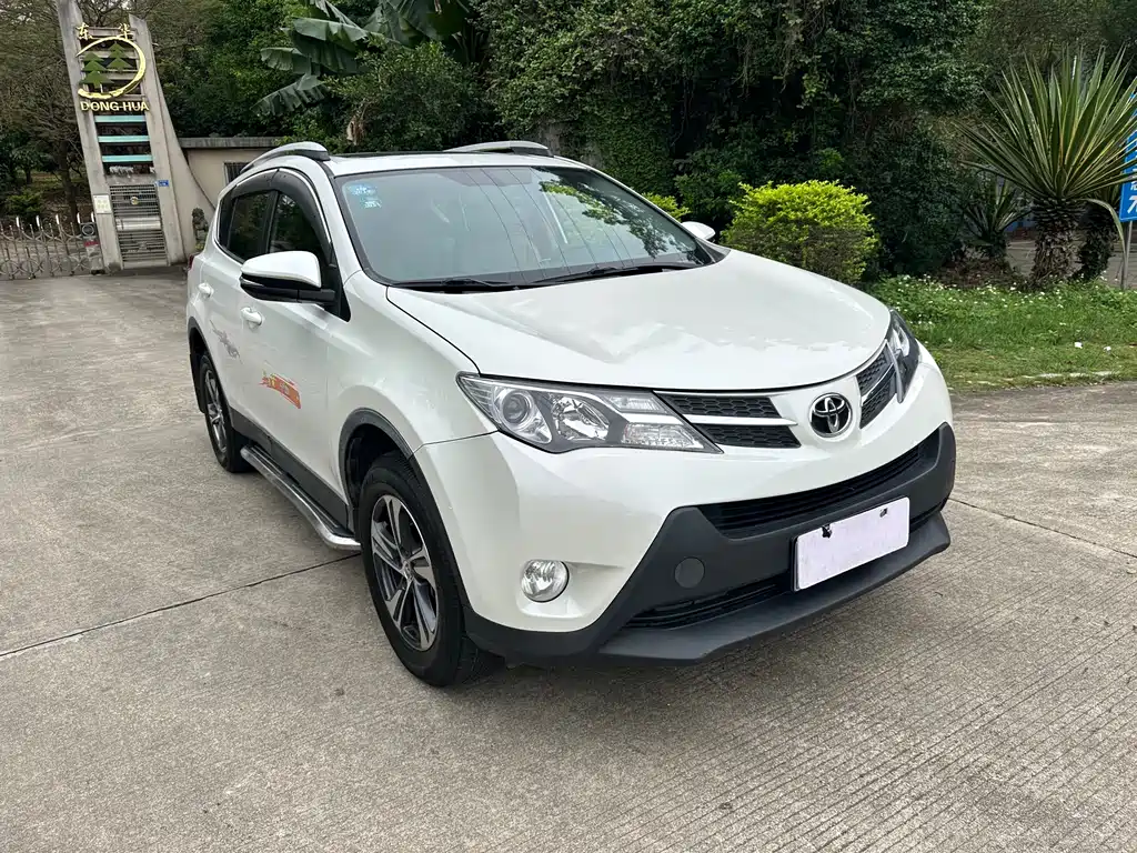 Toyota RAV4 2015 — фото 3