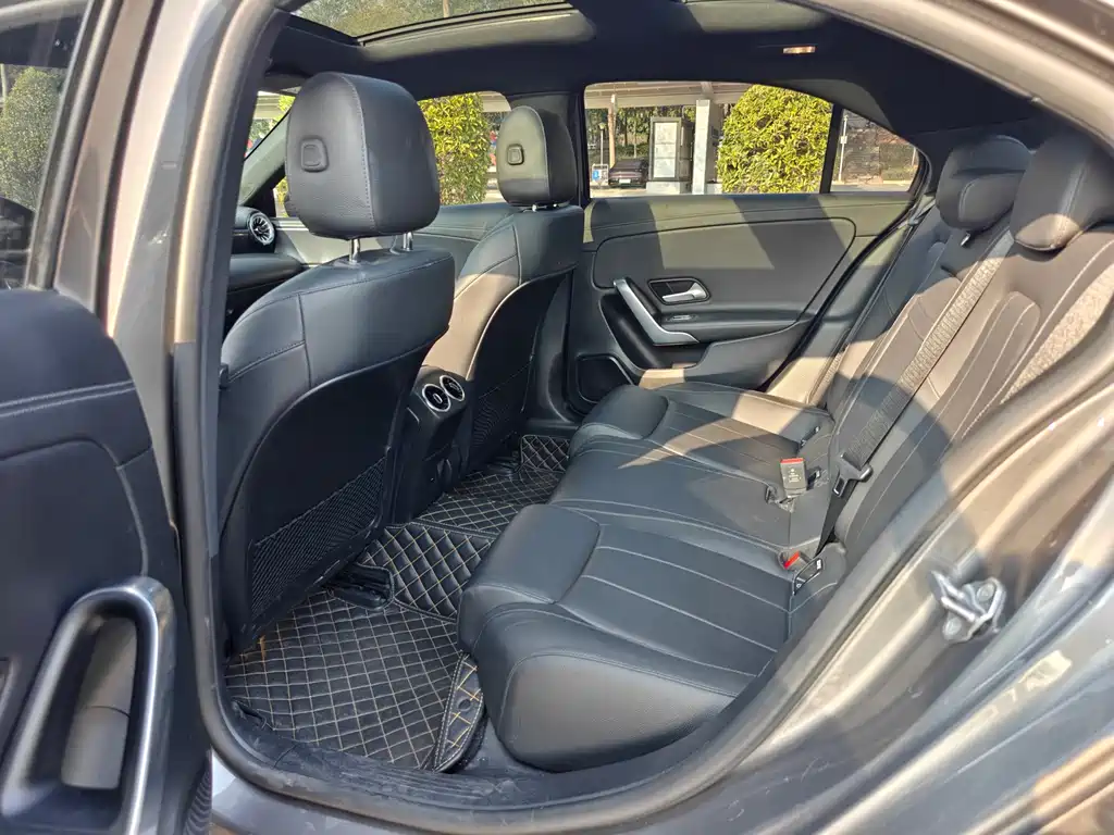 Mercedes-Benz A-Class 2022 — фото 11