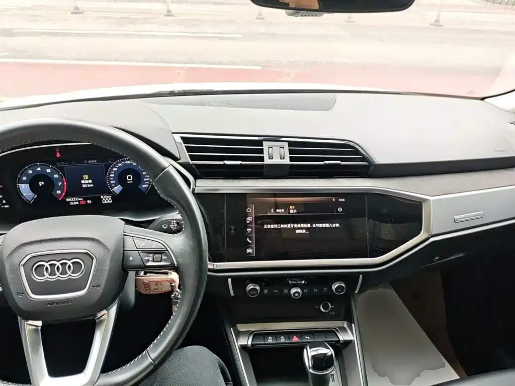 Audi Q3 2021 — фото 10