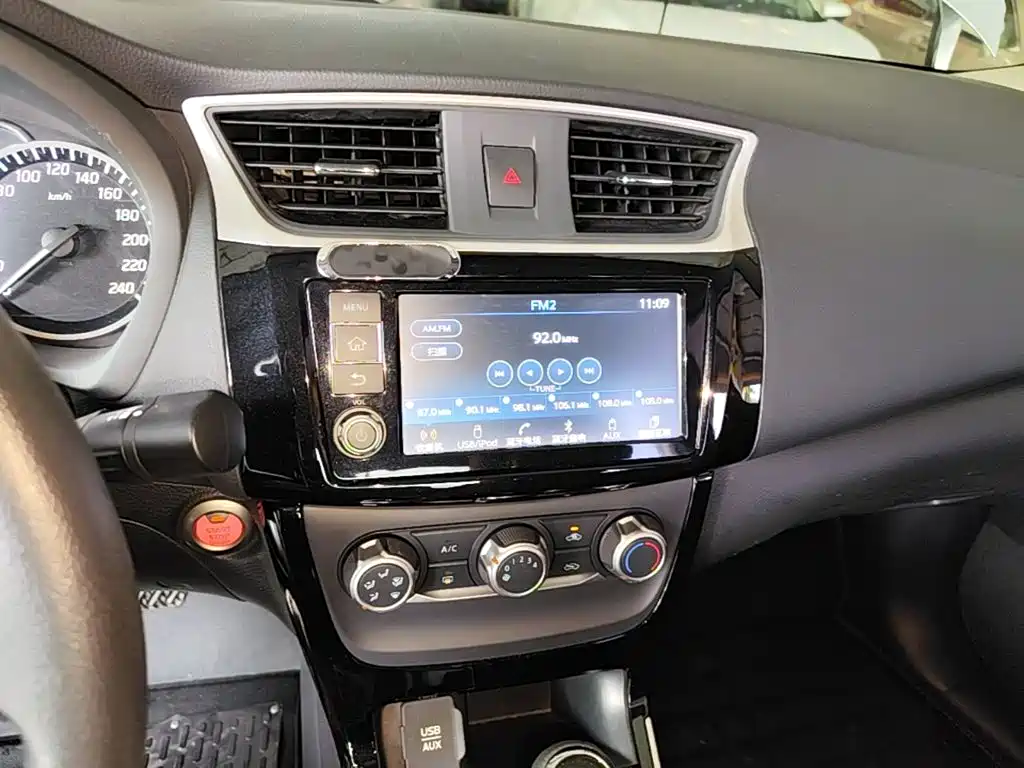 Nissan Sylphy 2018 — фото 13