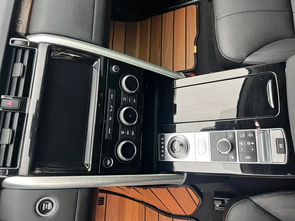 Land Rover Discovery 2018 — фото 18