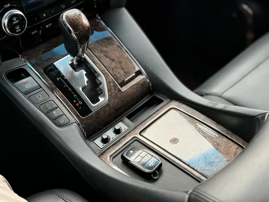 Toyota Alphard 2020 — фото 19