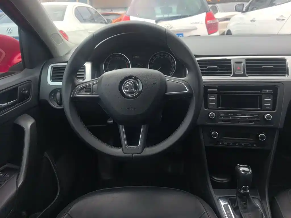 Skoda Rapid Spaceback 2015 — фото 15