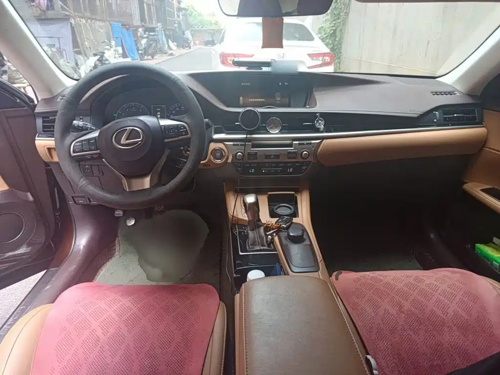 Lexus ES 2017 — фото 13