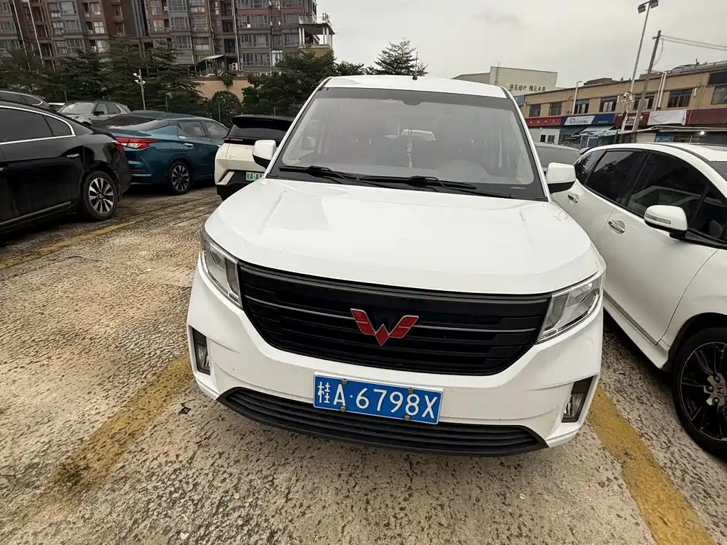 Wuling Hongguang PLUS 2019 — фото 2