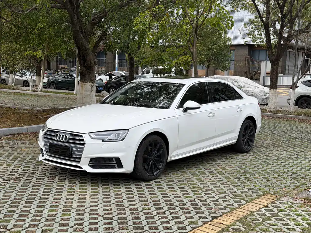 Audi A4L 2017 — фото 1