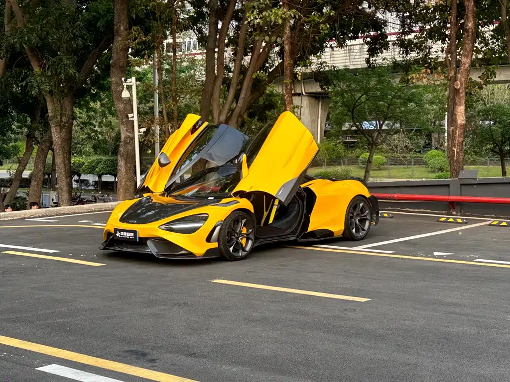 McLaren 720S 2020 — фото 9