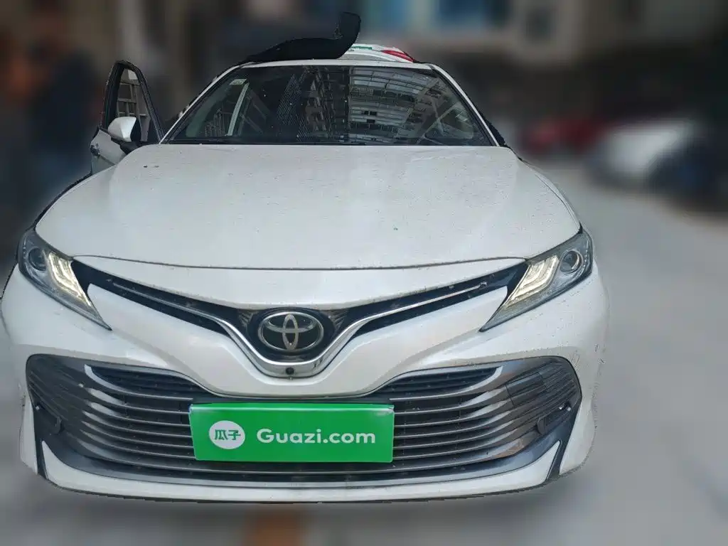 Toyota Camry 2018 — фото 2