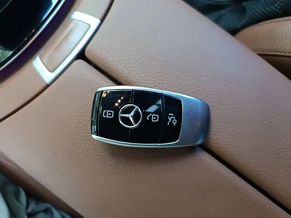 Mercedes-Benz E-Class 2017 — фото 9