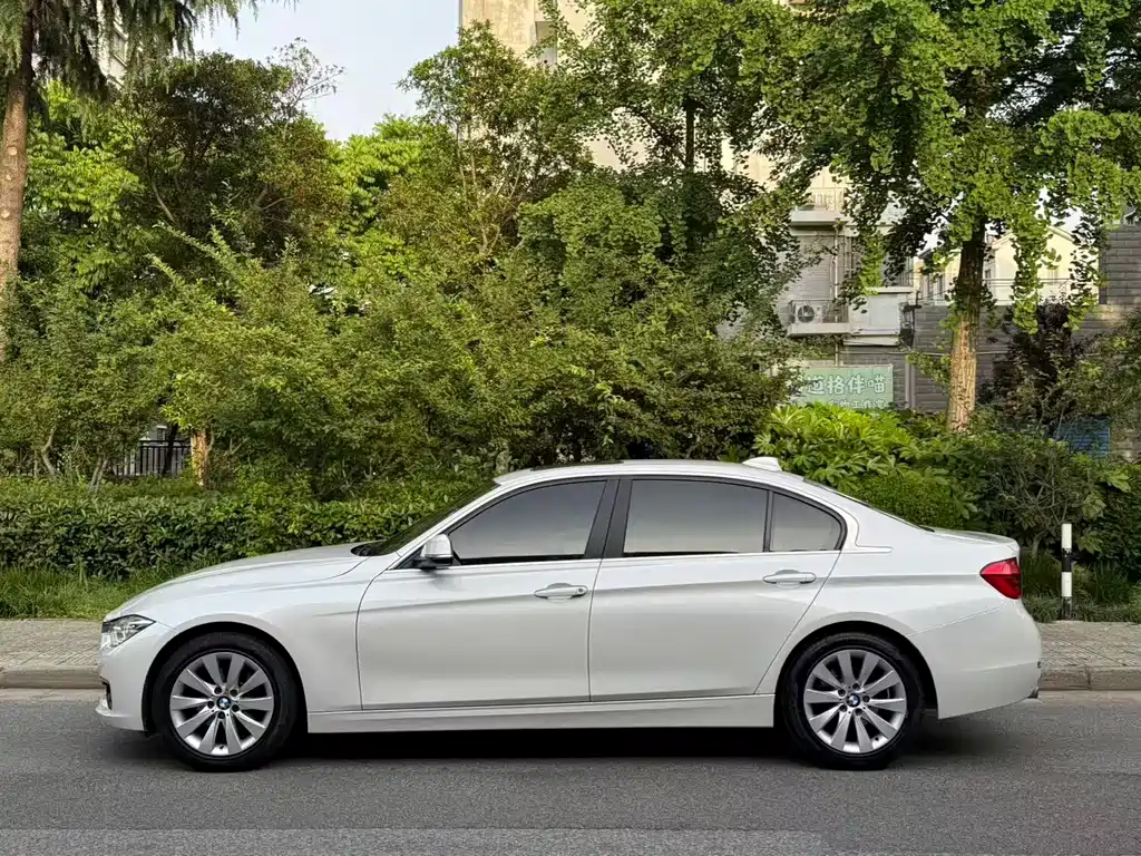 BMW 3 Series 2017 — фото 8