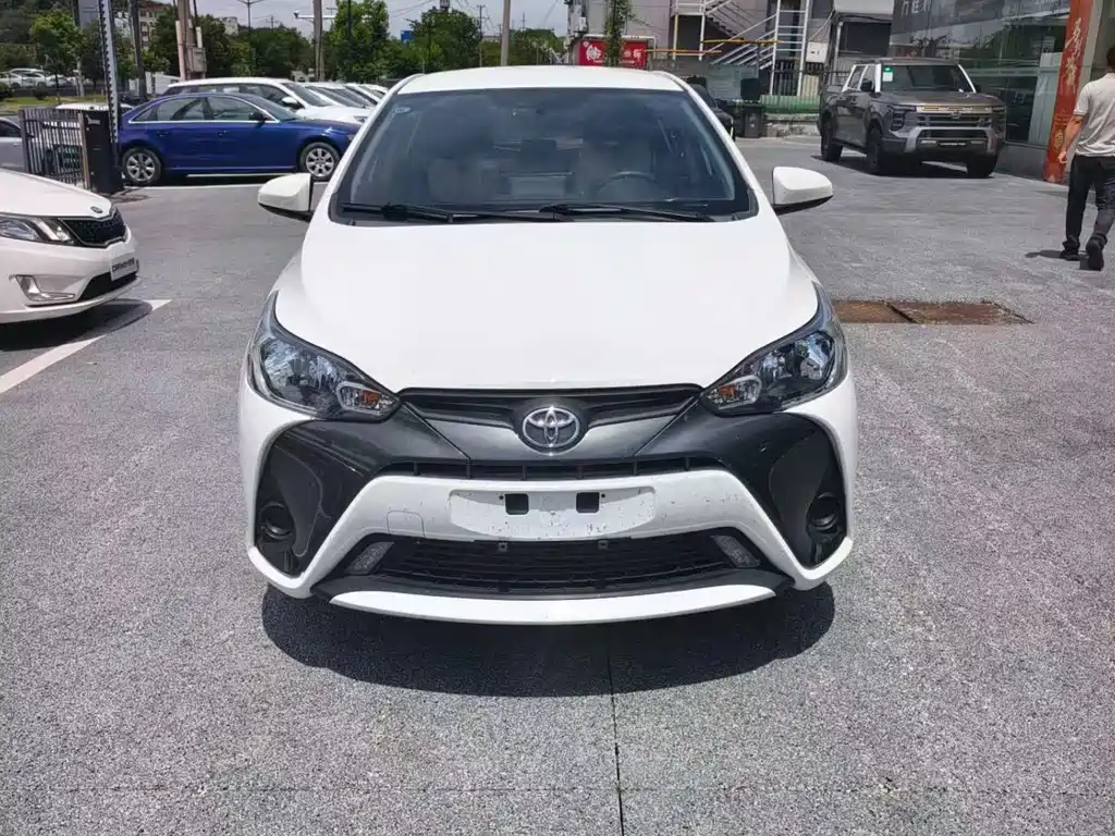 Toyota Yaris L 2022