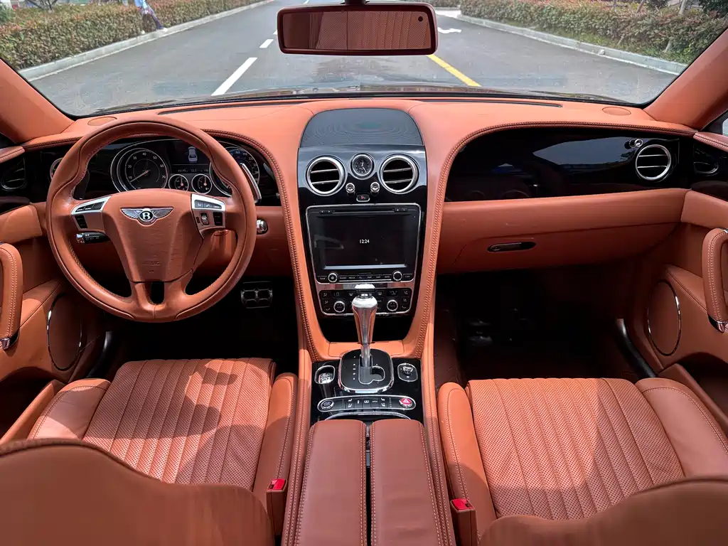 Bentley Flying Spur 2019 — фото 19