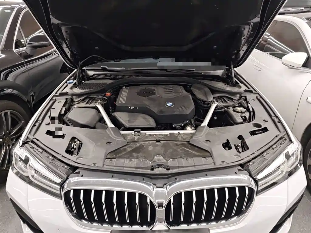 BMW 5 Series 2023 — фото 11