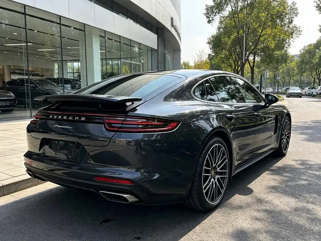 Porsche Panamera 2017 — фото 10