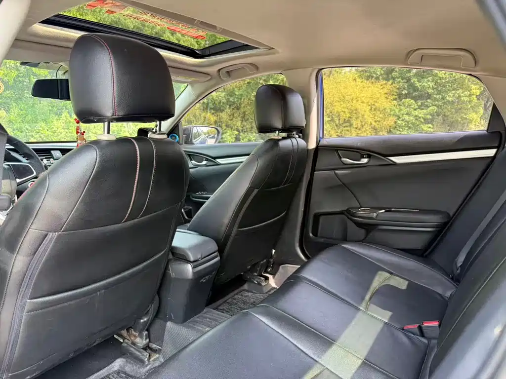 Honda Civic 2018 — фото 10