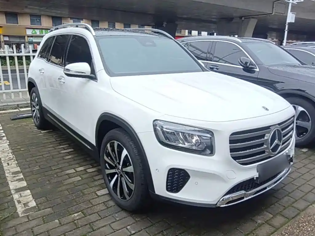 Mercedes-Benz GLB 2023