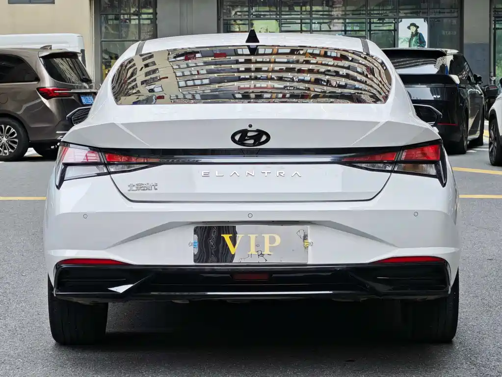 Hyundai Elantra 2023 — фото 8
